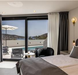 4 bedroom villa with heated pool and sea view in Vinišće, sleeps 8